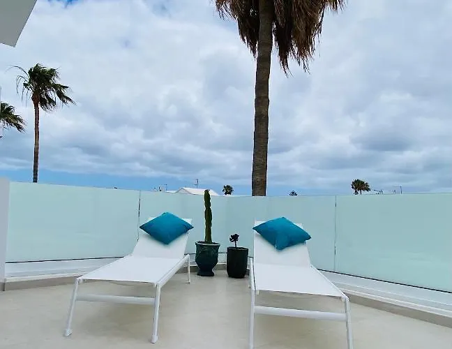 Puerto Del Carmen, Casa Mama *